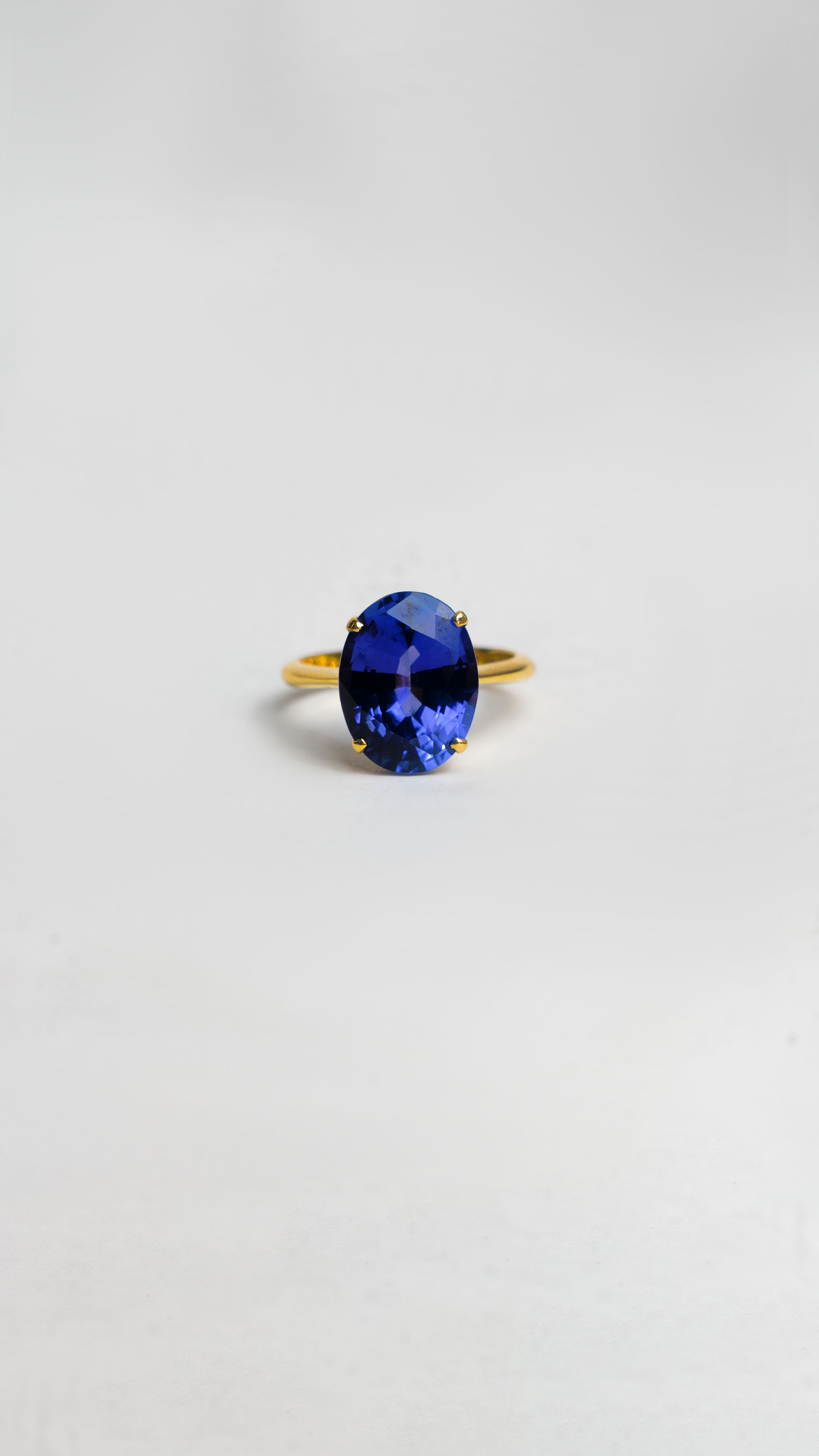 Tanzanite Gold Ring - 6.06 Carat